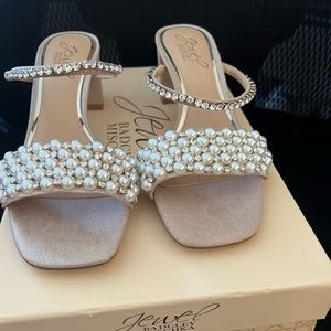 Jewel Badgley Mischka
Oren Embellished Slide Sandal